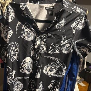 Black and white Hot Topic skull button-up shirt